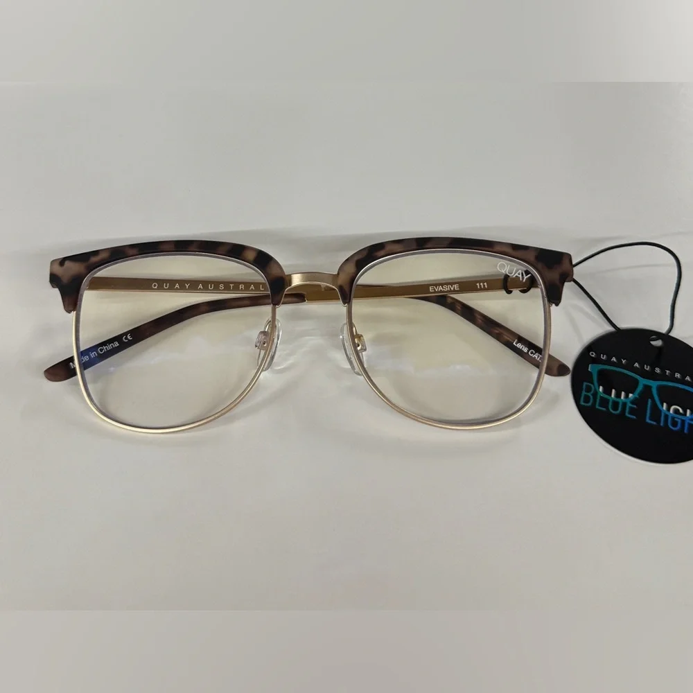 QUAY AUSTRALIA Evasive Sunglasses Tort blue light NWT/ CASE
